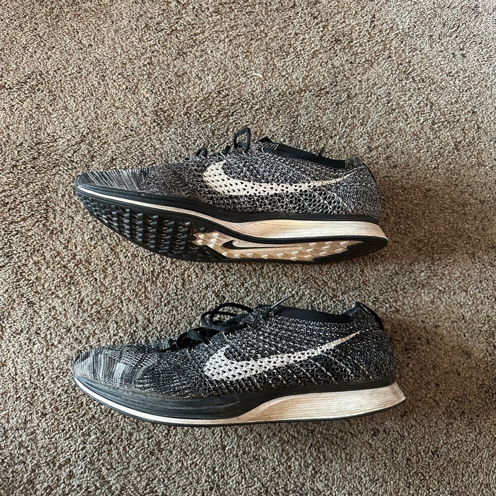 Nike Flyknit Racer Oreo 2